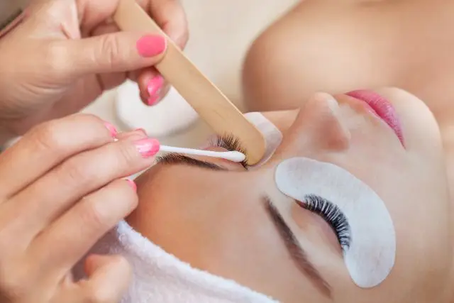 Brow- & Lash-Lifting in deiner Nähe - NÖ