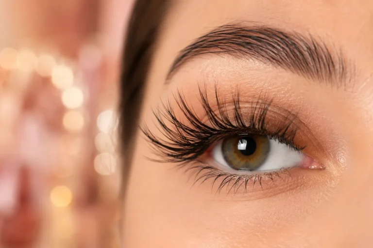 Wispy Lashes und natürlich texturierte Wimpernlooks